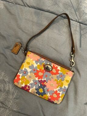 Coach Peyton Floral Zip Wristlet GUC